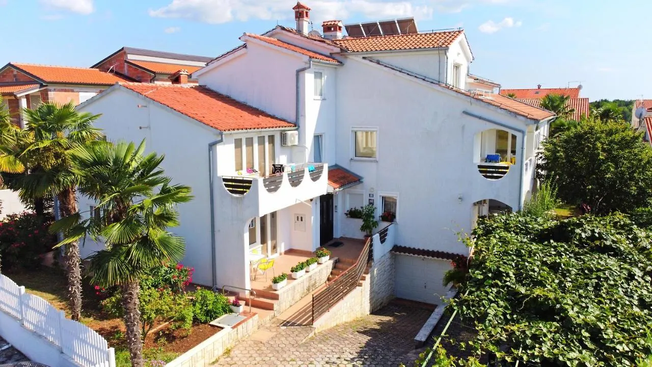 Apartments Vila Marinela Πόρετς 0*,